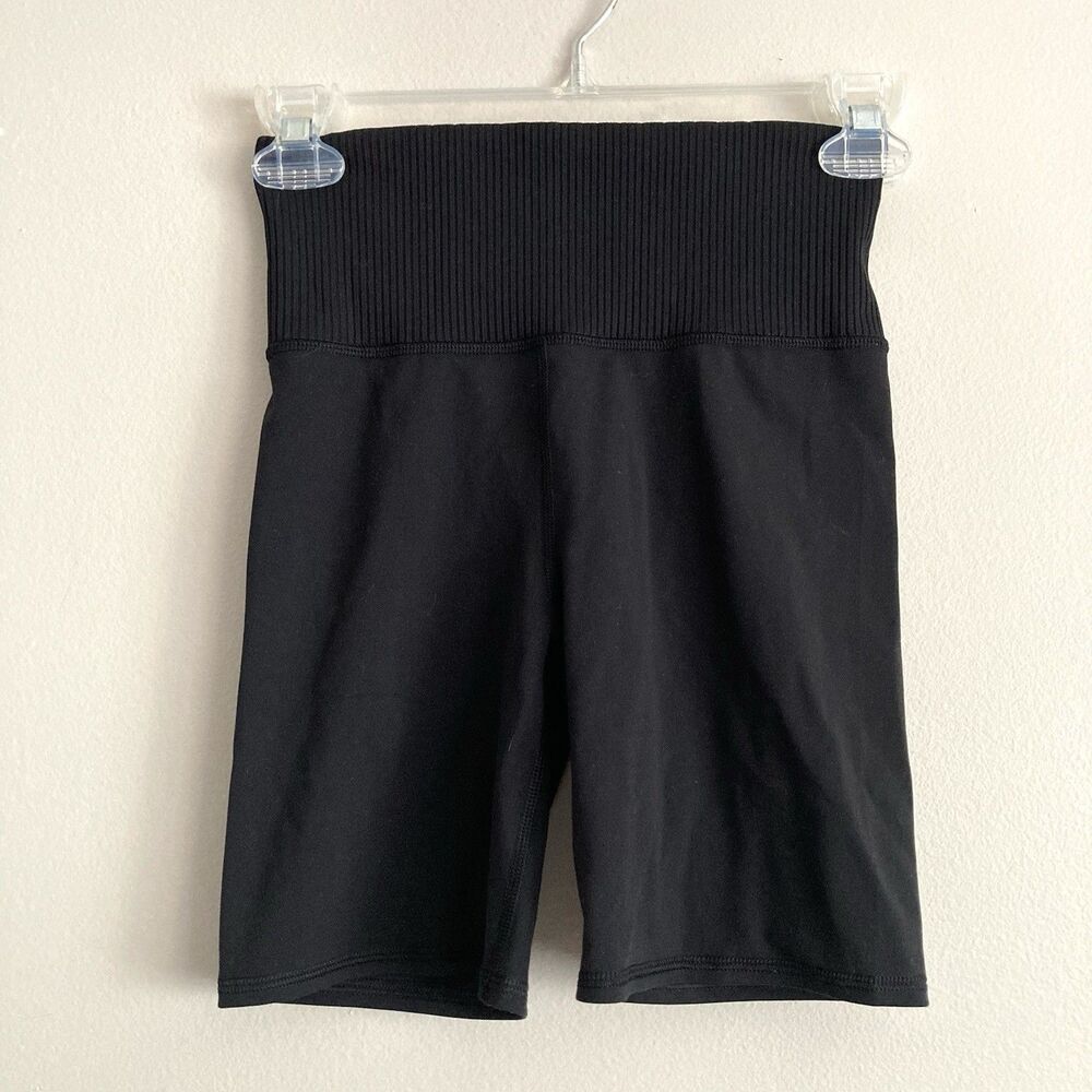 Vuori Womens Bike Shorts Black High Waisted Size XS Ribbed 6" Stretch Gym Active